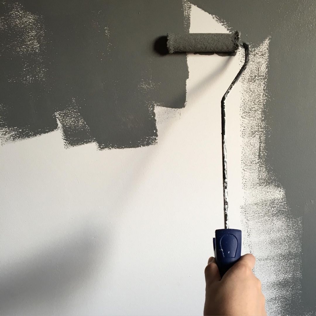 Tendencias para las paredes… ¿Qué es mejor pintar o poner papel pintado?